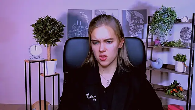 JuneWoods online show from 10/17/25, 12:18