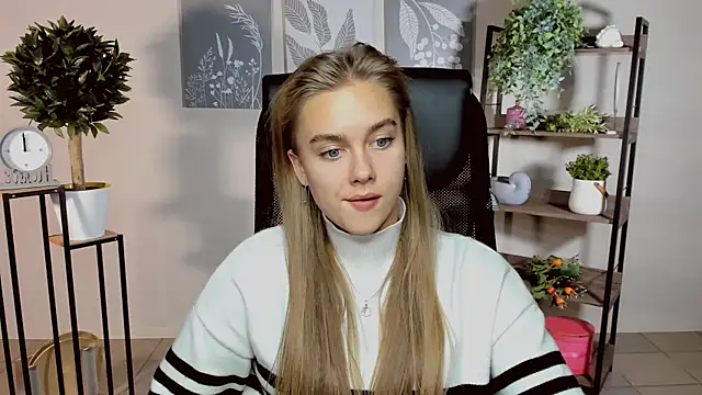 JuneWoods online show from 10/11/25, 11:00