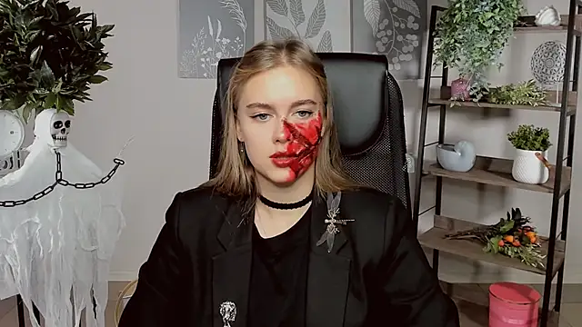 JuneWoods online show from 10/25/25, 09:41