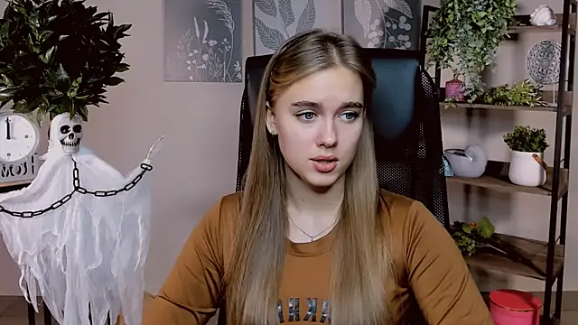 JuneWoods online show from 11/08/25, 11:47