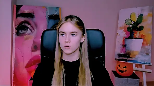 JuneWoods online show from 11/01/25, 11:04