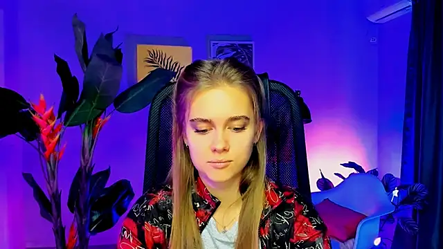 JuneWoods online show from 11/19/25, 06:24