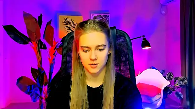 JuneWoods online show from 12/01/25, 06:25