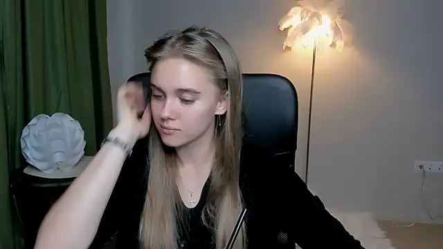 JuneWoods online show from 10/03/25, 11:45