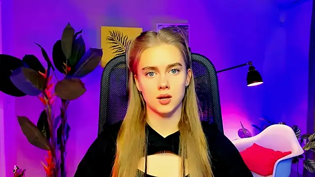 JuneWoods online show from 11/20/25, 09:21