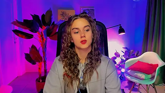 JuneWoods online show from 11/22/25, 10:25