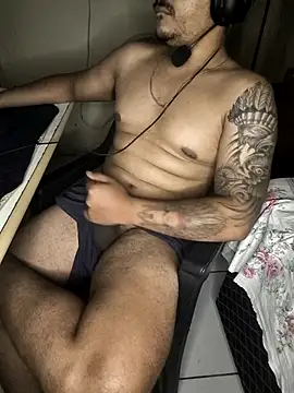 Snapshot of gtzmoreno chatting on 03/11/26, 01:43 gtzmoreno online show from 03/11/26, 01:43