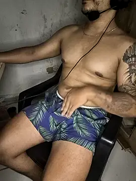 Snapshot of gtzmoreno chatting on 02/16/26, 05:28 gtzmoreno online show from 02/16/26, 05:28