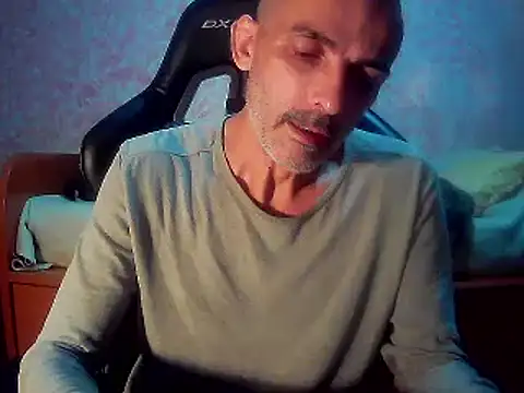 Snapshot of uaintmybabbydaddy chatting on 11/02/25, 02:33 uaintmybabbydaddy online show from 11/02/25, 02:33