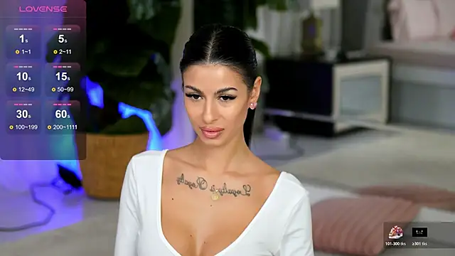 Snapshot of EvaAmanti chatting on 10/29/25, 05:39 EvaAmanti online show from 10/29/25, 05:39