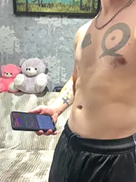 Snapshot of KirilStella chatting on 10/17/25, 12:40 KirilStella online show from 10/17/25, 12:40