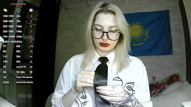 Snapshot of MernaGoggin chatting on 09/29/25, 02:44 MernaGoggin online show from 09/29/25, 02:44
