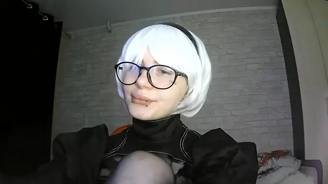Snapshot of MernaGoggin chatting on 10/25/25, 09:15 MernaGoggin online show from 10/25/25, 09:15