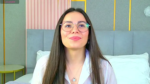 Snapshot of GabiBatista chatting on 11/17/25, 05:22 GabiBatista online show from 11/17/25, 05:22