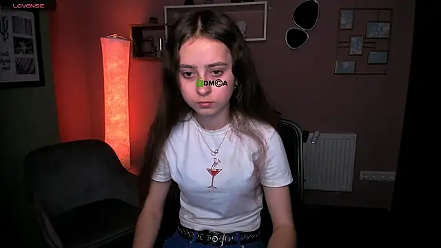 Snapshot of rebecca_smile chatting on 10/30/25, 06:44 rebecca smile online show from 10/30/25, 06:44