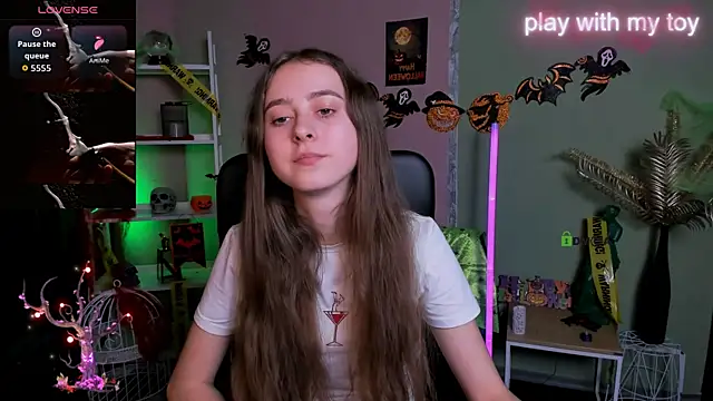 Snapshot of rebecca_smile chatting on 10/29/25, 01:32 rebecca smile online show from 10/29/25, 01:32