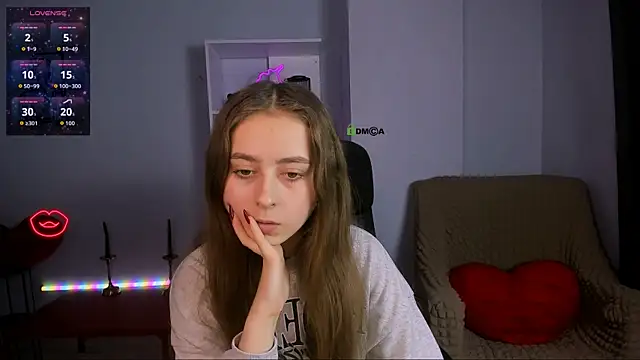 Snapshot of rebecca_smile chatting on 11/17/25, 01:48 rebecca smile online show from 11/17/25, 01:48