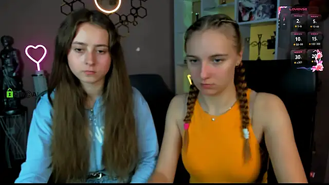 Snapshot of rebecca_smile chatting on 10/17/25, 12:40 rebecca smile online show from 10/17/25, 12:40