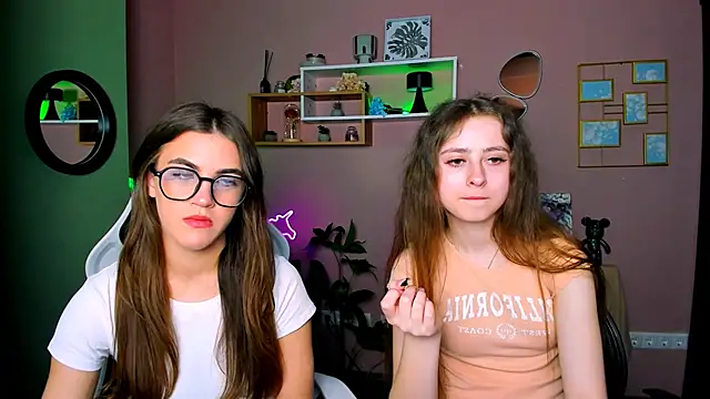 rebecca smile online show from 03/26/26, 01:20