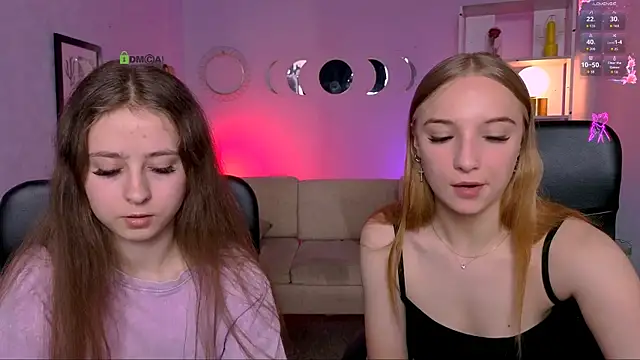 Snapshot of rebecca_smile chatting on 06/17/26, 12:37 rebecca smile online show from 06/17/26, 12:37