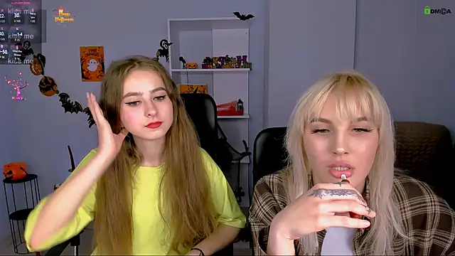 Snapshot of rebecca_smile chatting on 10/31/25, 09:43 rebecca smile online show from 10/31/25, 09:43