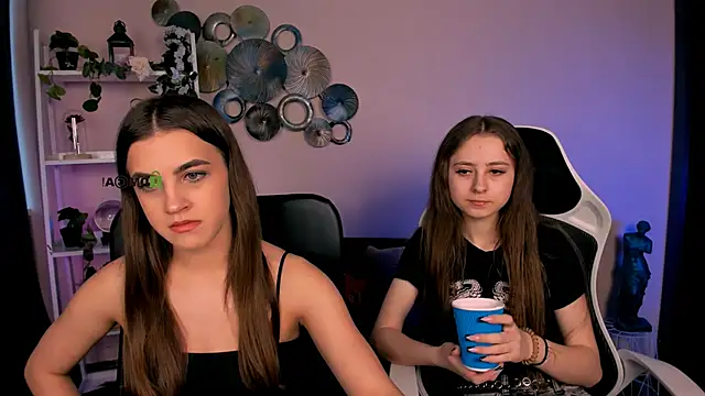 rebecca smile online show from 03/19/26, 01:11