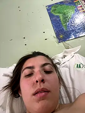 Snapshot of larj021bb chatting on 11/13/25, 04:00 larj021bb online show from 11/13/25, 04:00