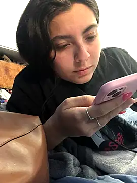 Snapshot of larj021bb chatting on 11/10/25, 08:14 larj021bb online show from 11/10/25, 08:14