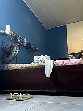 Snapshot of larj021bb chatting on 11/17/25, 08:02 larj021bb online show from 11/17/25, 08:02