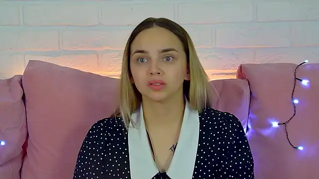 Snapshot of AnitaVenture chatting on 10/02/25, 04:21 AnitaVenture online show from 10/02/25, 04:21
