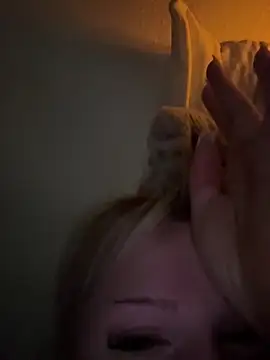 Snapshot of blondeeee chatting on 12/18/25, 07:46 blondeeee online show from 12/18/25, 07:46