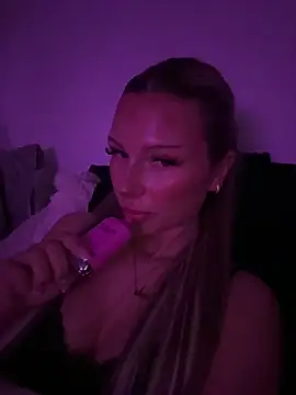 blondeeee online show from 02/25/26, 05:57