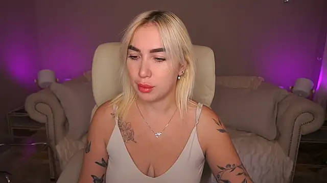 Snapshot of MariellaVi chatting on 09/25/25, 12:33 MariellaVi online show from 09/25/25, 12:33