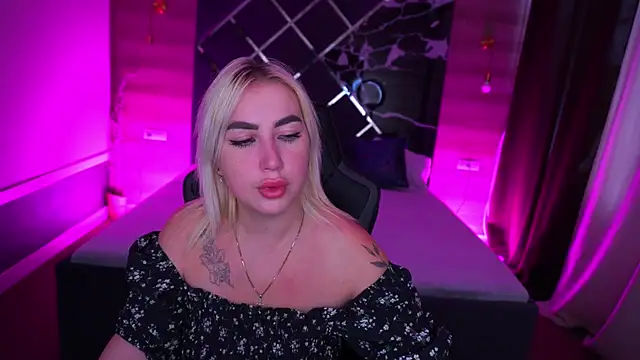 Snapshot of MariellaVi chatting on 10/02/25, 12:41 MariellaVi online show from 10/02/25, 12:41