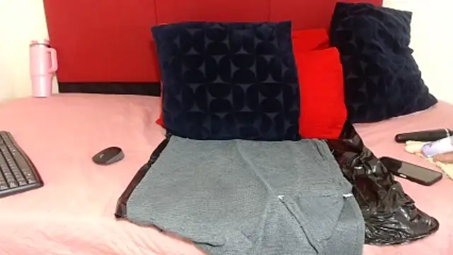 CurvyQueenx2 online show from 04/15/26, 09:04