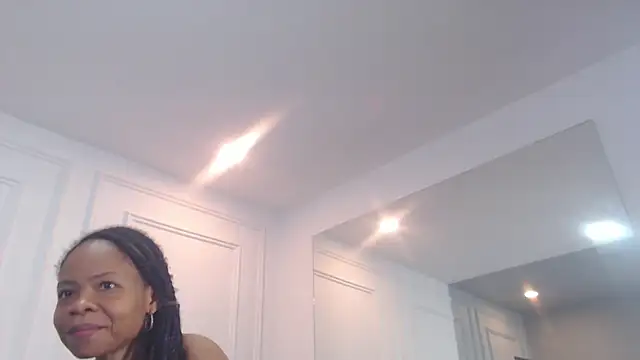 ChantalGarner online show from 11/18/25, 02:31