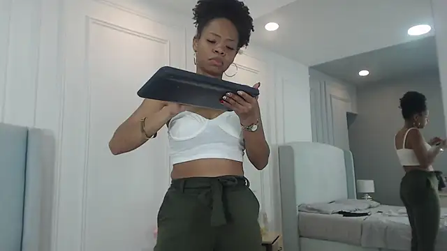 ChantalGarner online show from 12/18/25, 01:15