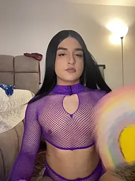 Dania Oconor online show from 10/31/25, 10:49