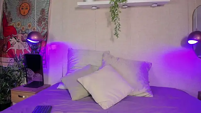 Snapshot of Violeta_dh chatting on 10/01/25, 12:31 Violeta dh online show from 10/01/25, 12:31