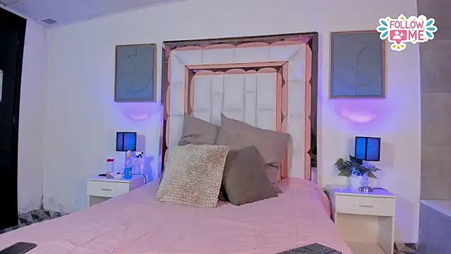 Snapshot of Violeta_dh chatting on 11/25/25, 12:05 Violeta dh online show from 11/25/25, 12:05