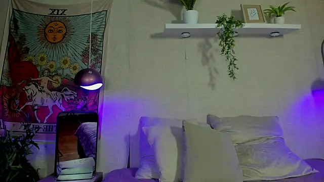 Snapshot of Violeta_dh chatting on 10/13/25, 01:12 Violeta dh online show from 10/13/25, 01:12