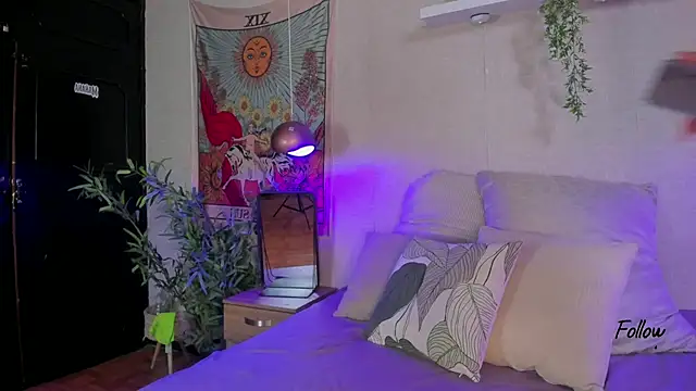 Snapshot of Violeta_dh chatting on 10/23/25, 12:04 Violeta dh online show from 10/23/25, 12:04