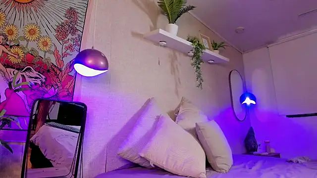 Snapshot of Violeta_dh chatting on 10/10/25, 12:17 Violeta dh online show from 10/10/25, 12:17