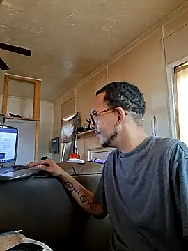 ThrowedWorldWide online show from 12/03/25, 02:38