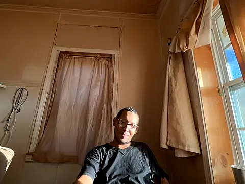 ThrowedWorldWide online show from 12/14/25, 09:31