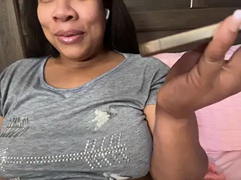 Snapshot of NeliaHexxen chatting on 11/08/25, 05:33 NeliaHexxen online show from 11/08/25, 05:33