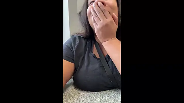 Snapshot of NeliaHexxen chatting on 11/18/25, 03:48 NeliaHexxen online show from 11/18/25, 03:48