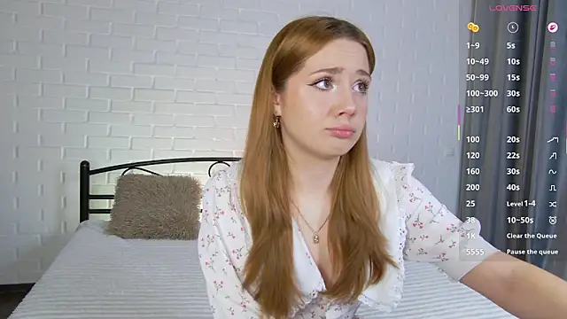 Snapshot of KariDollar chatting on 04/08/26, 08:21 KariDollar online show from 04/08/26, 08:21