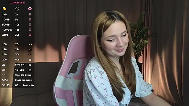 Snapshot of KariDollar chatting on 04/06/26, 08:32 KariDollar online show from 04/06/26, 08:32