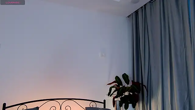 KariDollar online show from 10/07/25, 05:41